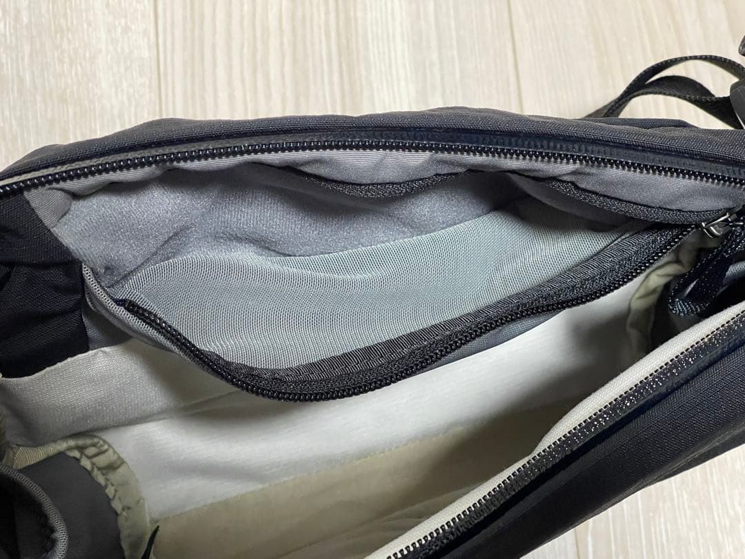 バッグ bellroy Venture Sling 6L