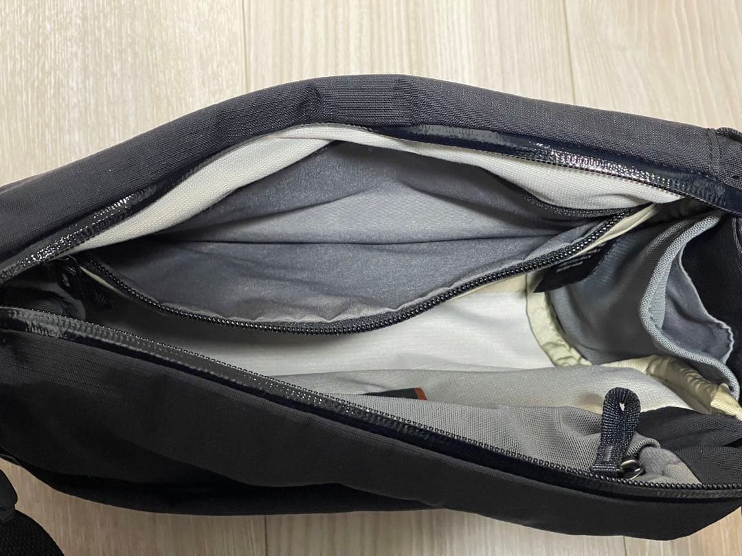 バッグ bellroy Venture Sling 6L