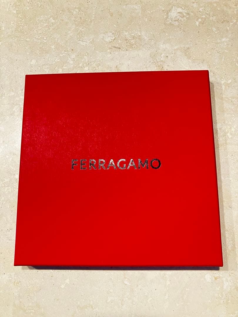 FERRAGAMO シルク・バンドゥ（ツイーリー）