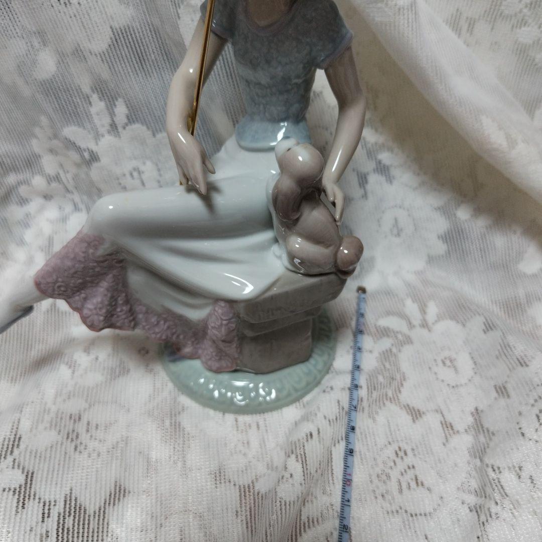 リヤドロ7612 佳人仔犬と語る（箱内の仕切り材なし)