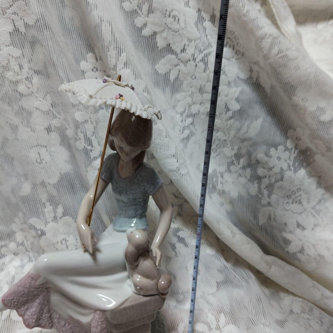 リヤドロ7612 佳人仔犬と語る（箱内の仕切り材なし)