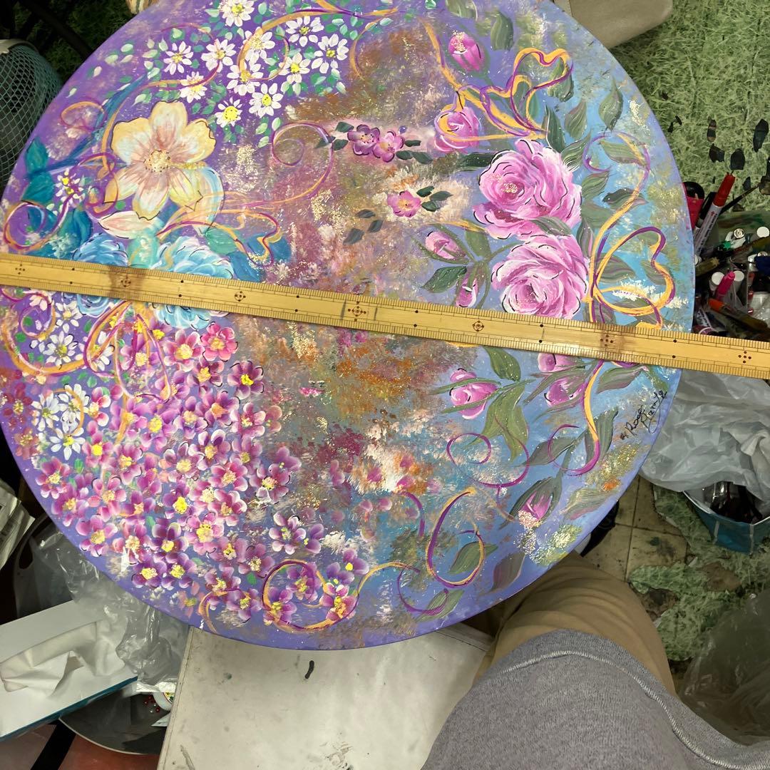 手描き花柄の丸い回転テーブル