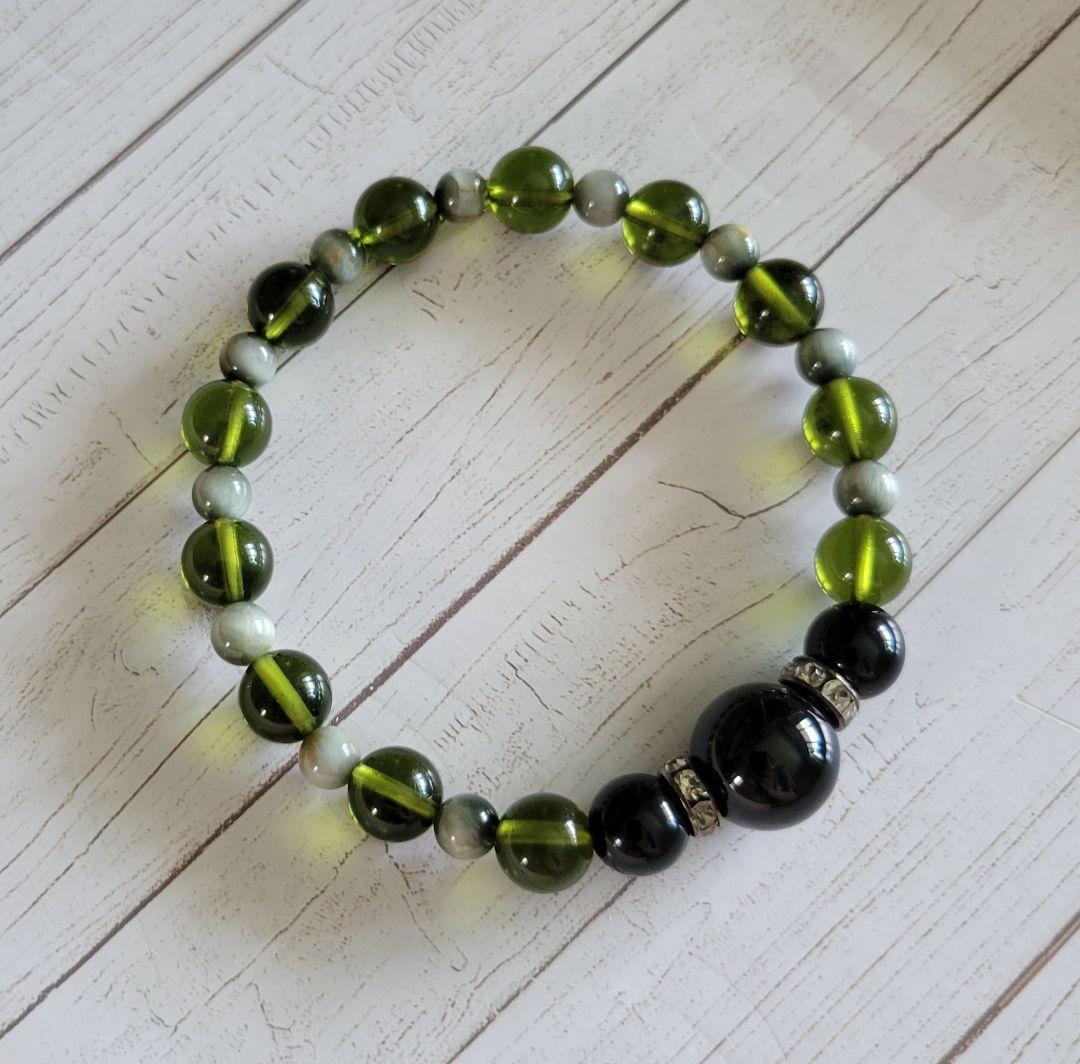 （夕キオン化) モルダバイト9mm. 黒曜石 • イーグルアイブレス レット