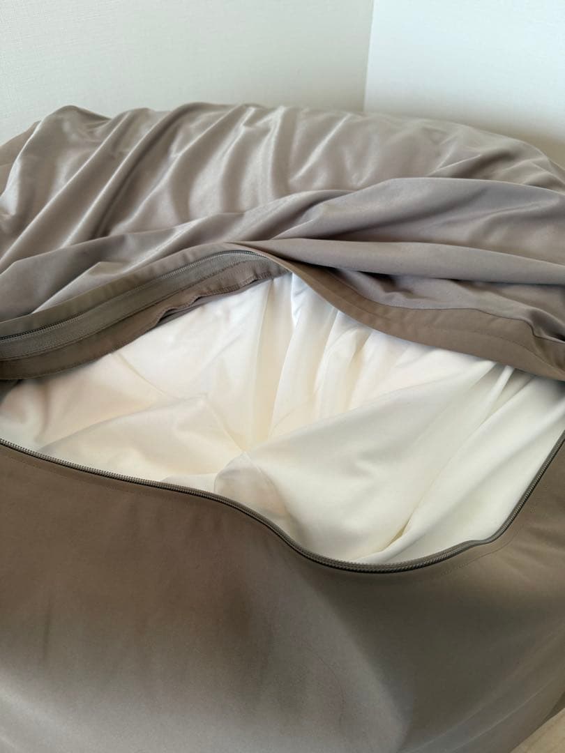 体にフィットするソファセット