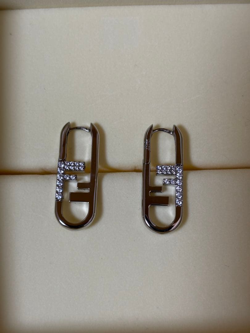FENDI ピアス　オーロック　シルバー
