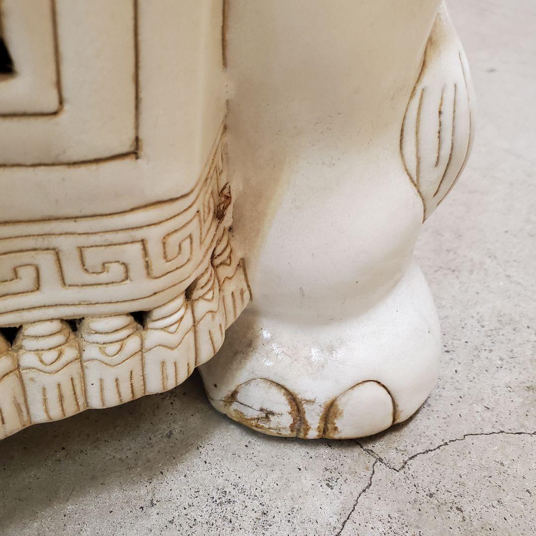 象の形の陶器製スツール