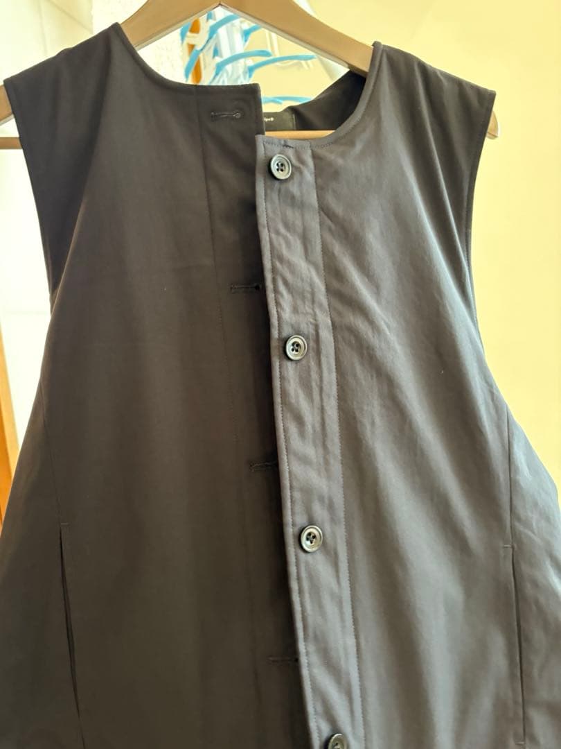 中綿ベスト付きのかろやかミドル丈アウター（北欧、暮らしの道具店）