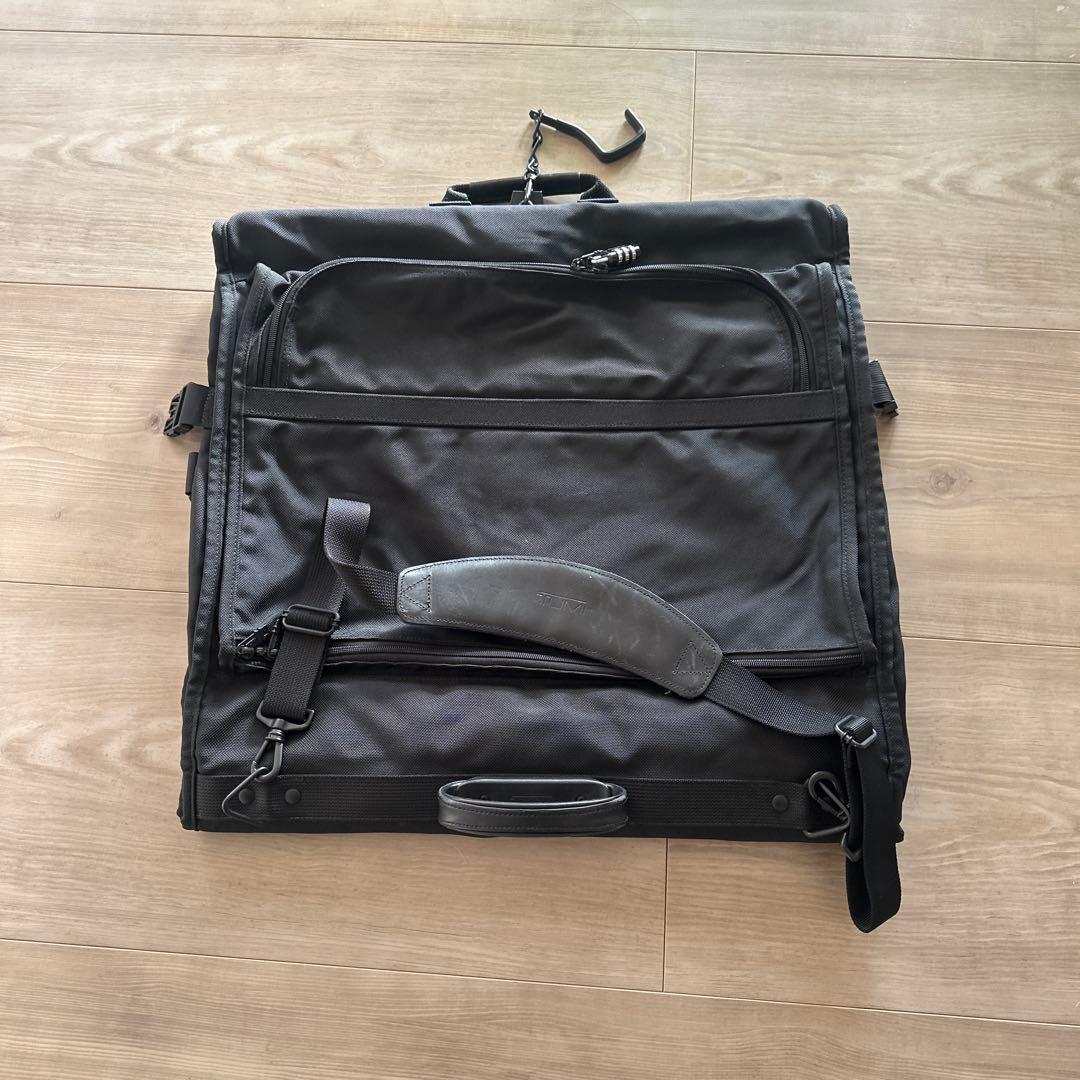 TUMI ガーメントケース