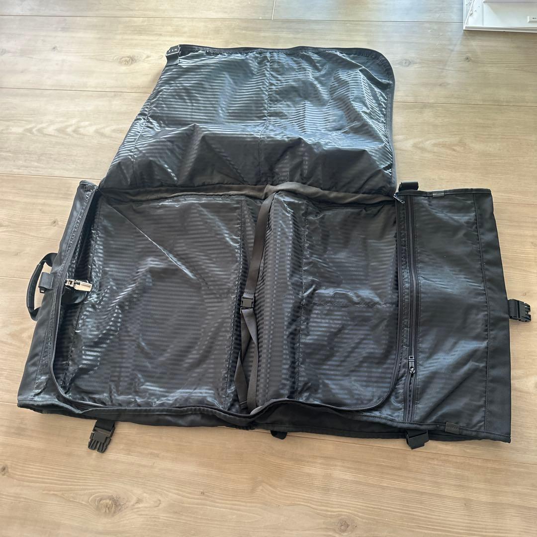 TUMI ガーメントケース