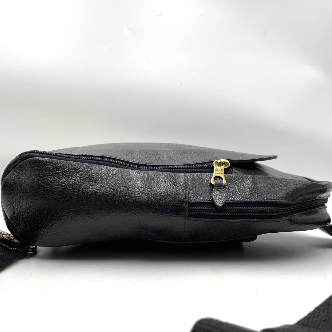 【極美品】イルビゾンテ　ボディバッグ　ロゴ型押し　ゴールド金具　レザー　黒