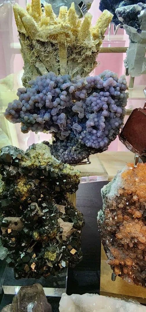 多彩な鉱物結晶コレクション