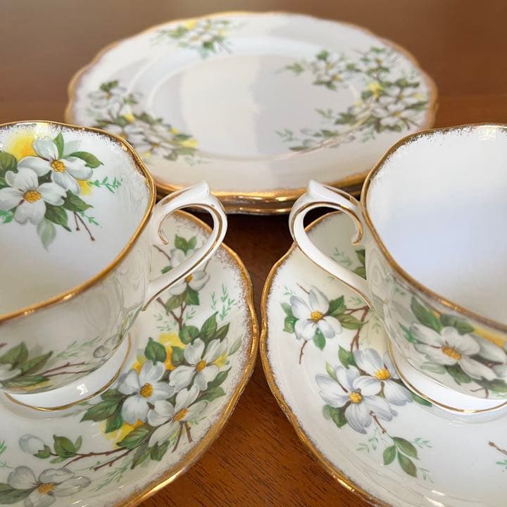 【レア美品】ロイヤルアルバート★白ハナミズキ★トリオ　ペア