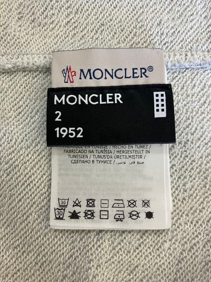 【美品　正規品　認証確認済】　MONCLER ロゴフーディーＭ