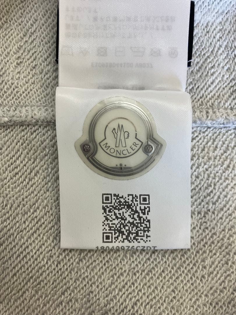 【美品　正規品　認証確認済】　MONCLER ロゴフーディーＭ