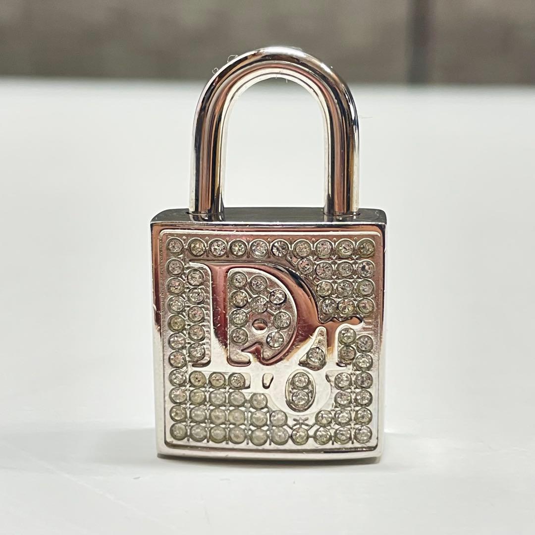m*8様 Dior クリスタルロック型キーホルダー