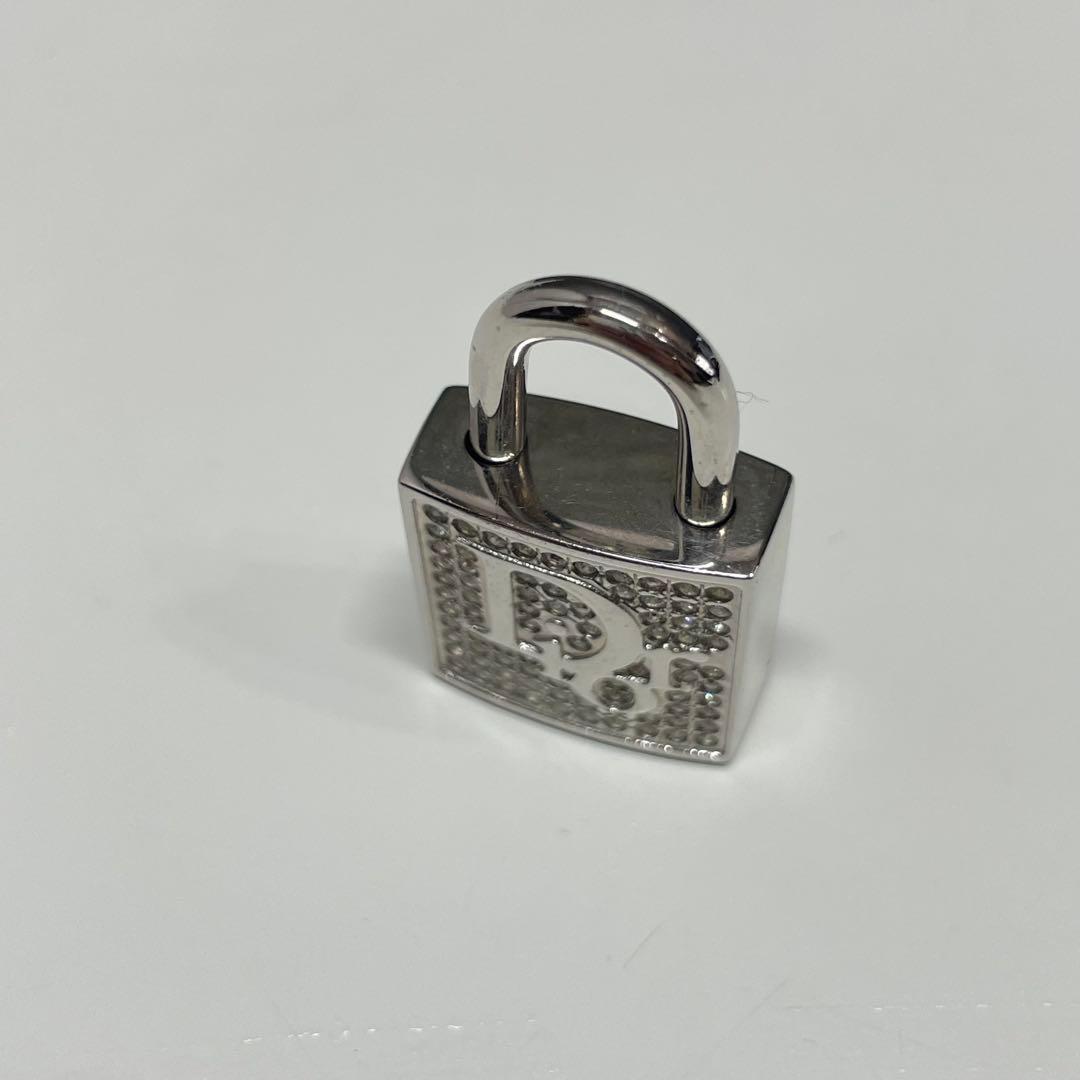 m*8様 Dior クリスタルロック型キーホルダー