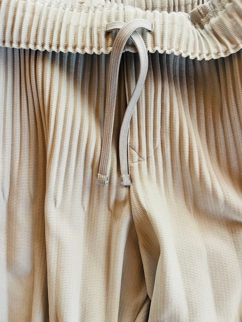 【匿名発送】オムプリッセ　グレーパンツ