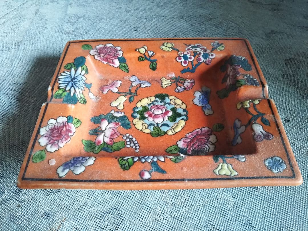 ⭐️セール！⭐️乾隆御製「赤地粉彩花紋 卓上 灰皿 皿」清 中国古美術品