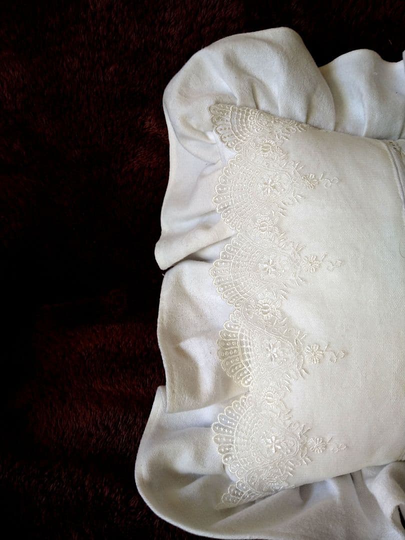 〜1/25最終価格※フランスアンティーク　ロゴ刺繍　カットレース　クッション