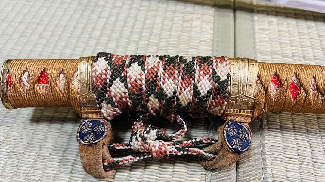 模造刀 太刀 桐家紋 梨子地塗り 龍目貫 陣太刀 やや難あり 250505-2