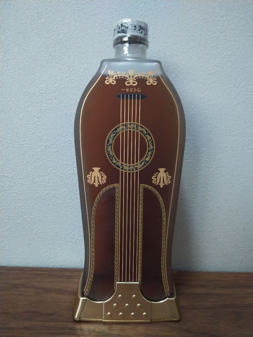 最安値【入手困難】サントリー 『響』 楽器ボトル リラギター型 台座付き