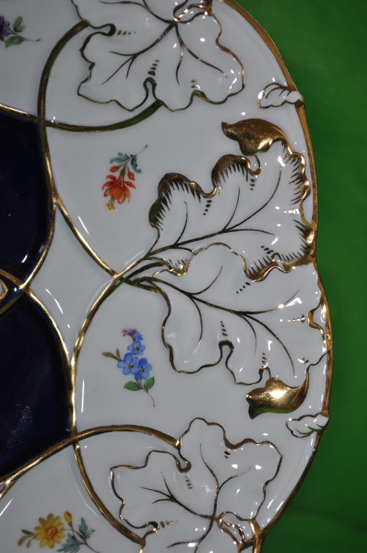 【マイセン】葡萄の蔓と葉金彩１０種の小花ホワイト＆コバルトキャビネットプレート