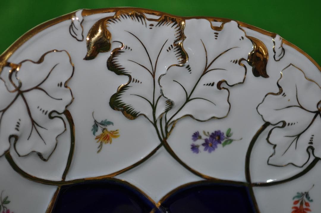 【マイセン】葡萄の蔓と葉金彩１０種の小花ホワイト＆コバルトキャビネットプレート