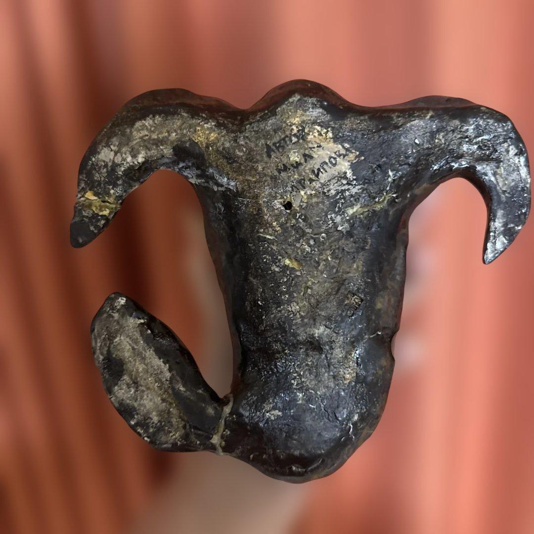 茶色いアザラシの陶器置物