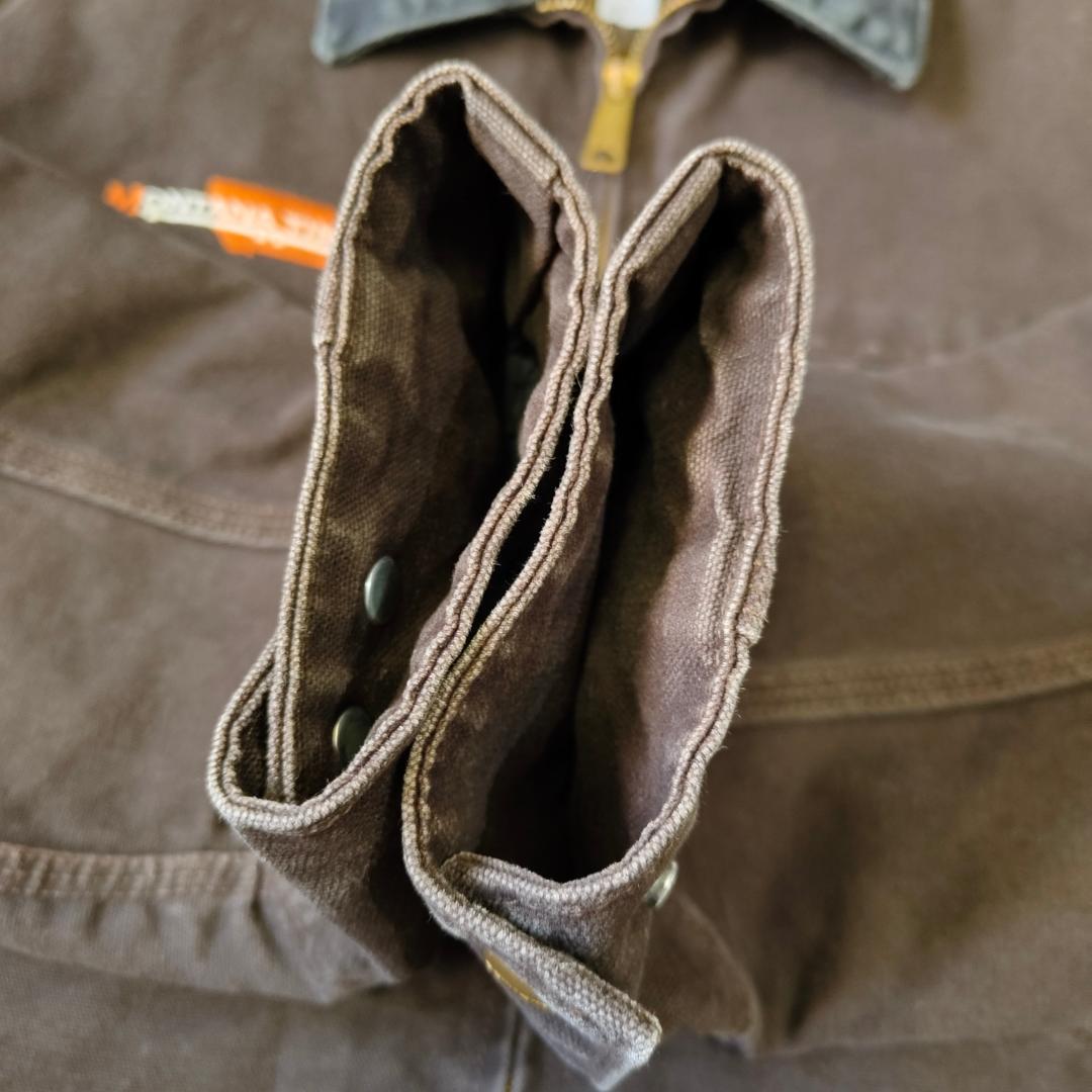 カーハート デトロイトジャケット ダークブラウン J97 DKB 企業ロゴ 刺繍