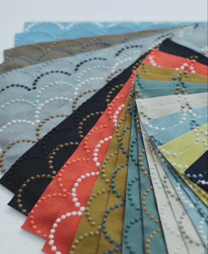 ミナペルホネン生地ダイニングチェア　ハンキング　掛けられるイスロボット掃除機対応