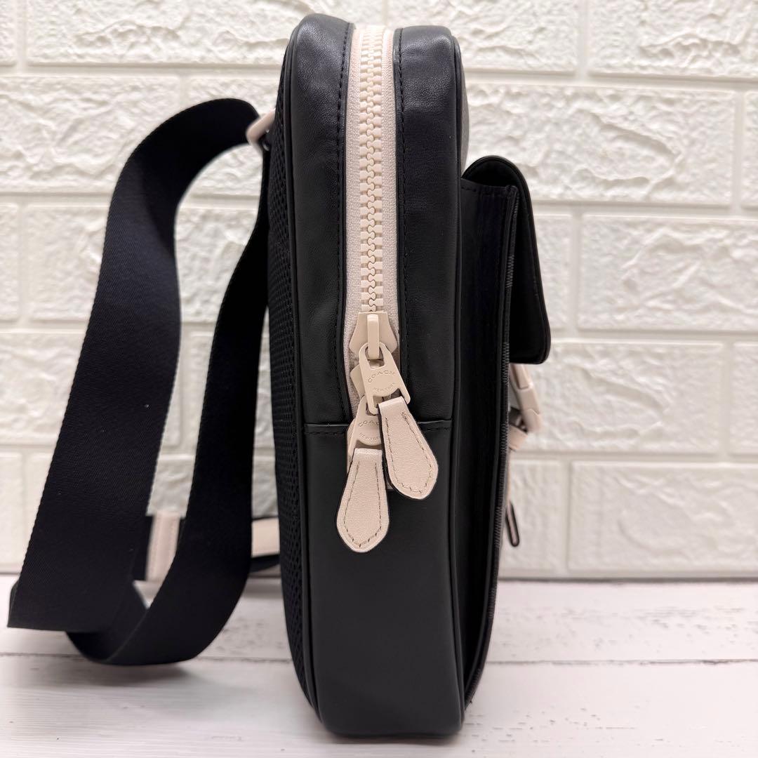 極美品✨　コーチ　ボデイバッグ　シグネチャー　レザー　トラック