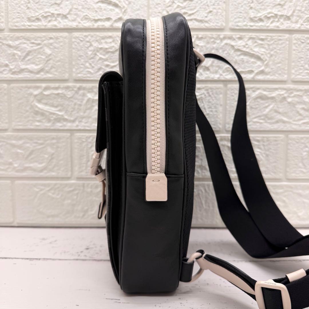 極美品✨　コーチ　ボデイバッグ　シグネチャー　レザー　トラック