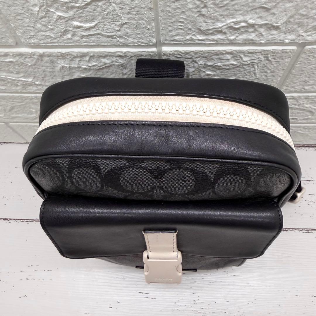 極美品✨　コーチ　ボデイバッグ　シグネチャー　レザー　トラック