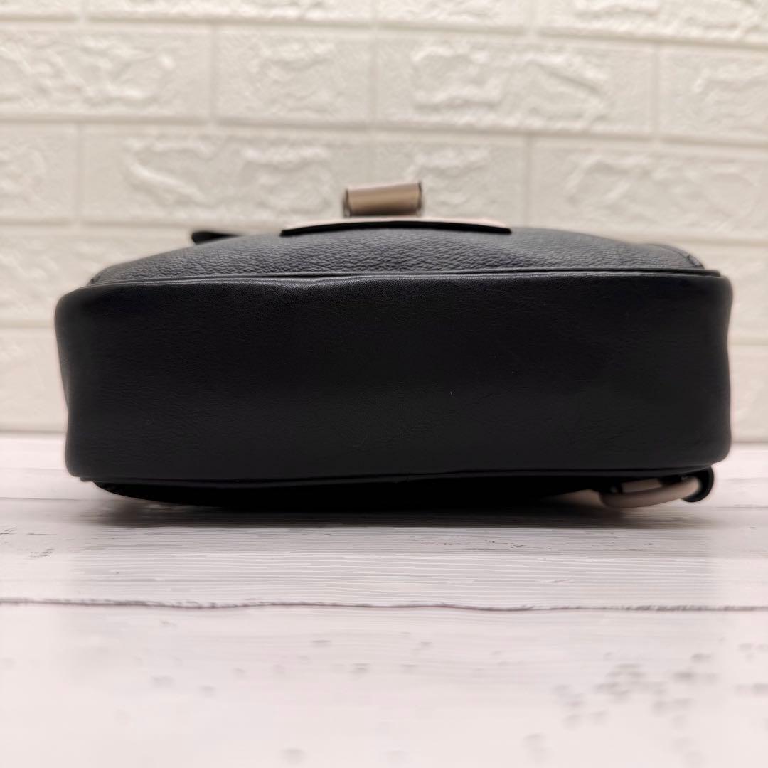 極美品✨　コーチ　ボデイバッグ　シグネチャー　レザー　トラック