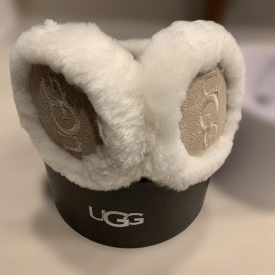 【新品未使用】UGG イヤーマフSHEEPSKIN EMBROIDERY