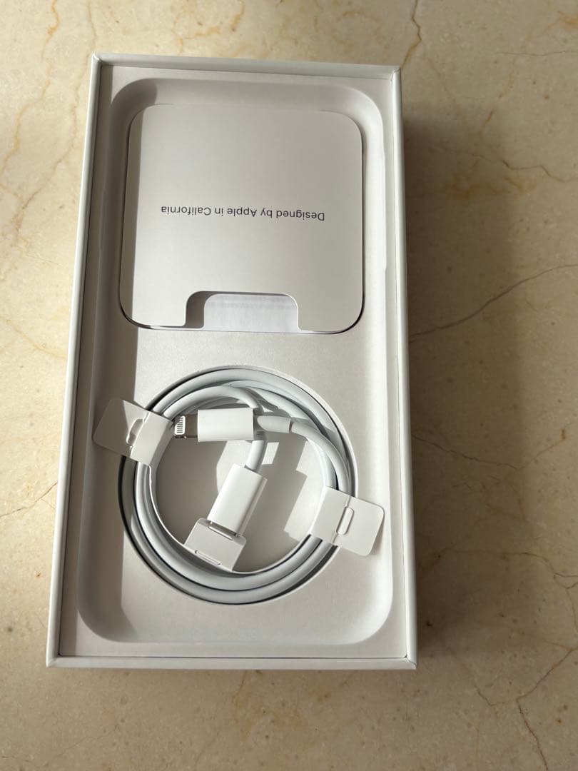 Apple iPhone 11 64GB 本体　スマホ