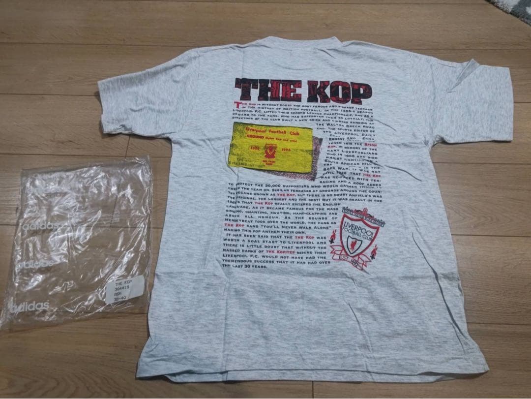 激レア！リバプールFC「ザ・コップ」アンフィールド・スタジアムの記念Tシャツ