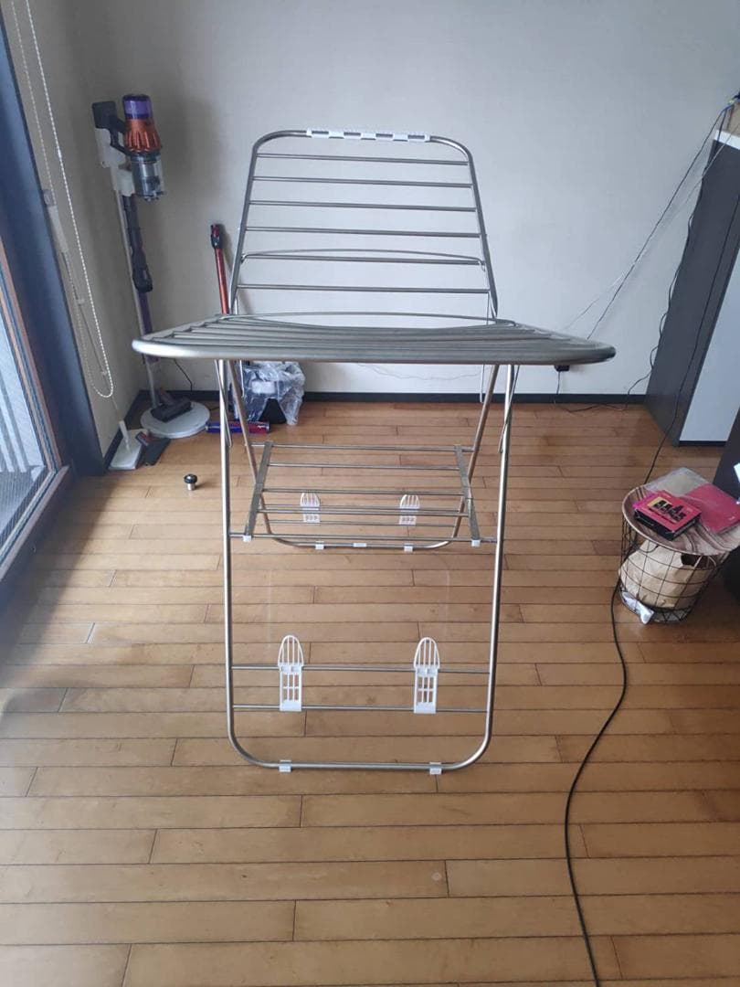 プラスチック製のキャスター付き頑丈スリムハンガーラック、簡単に移動できる