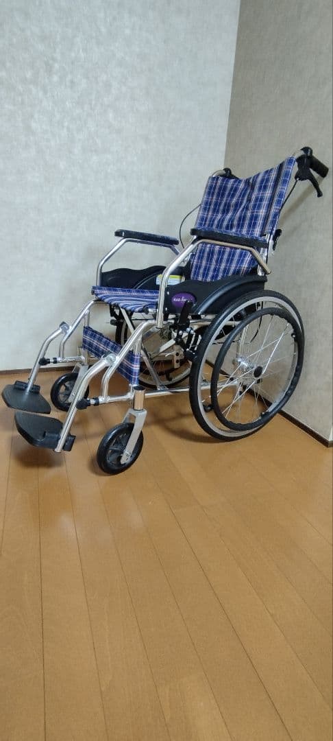 自走用車椅子 軽量 カドクラ A103-AKB