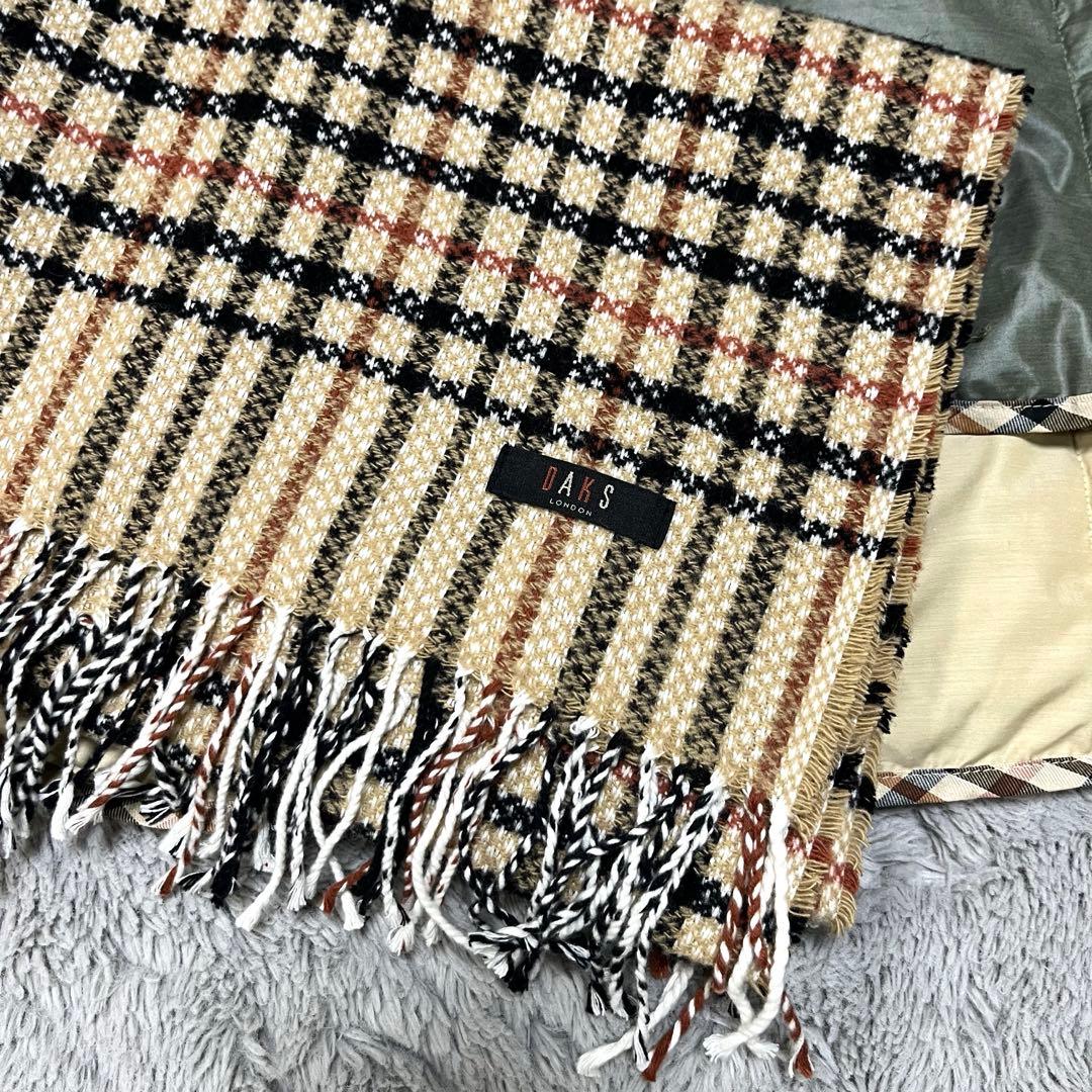 ☆新品DAKS 羽毛肩当て　ウール膝掛け　セット☆