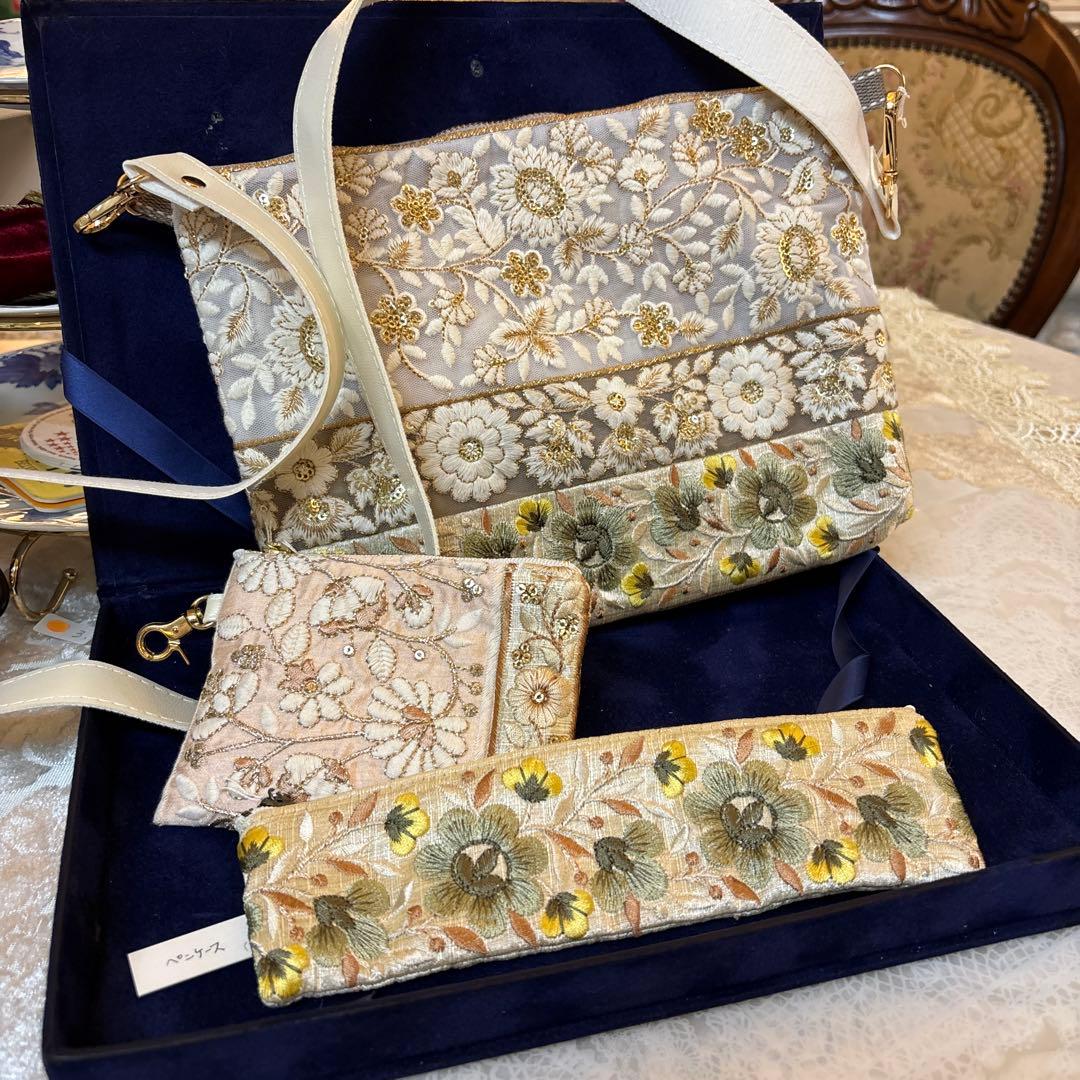 インド刺繍のショルダーバック、ミニ財布、ペンケース3点セット