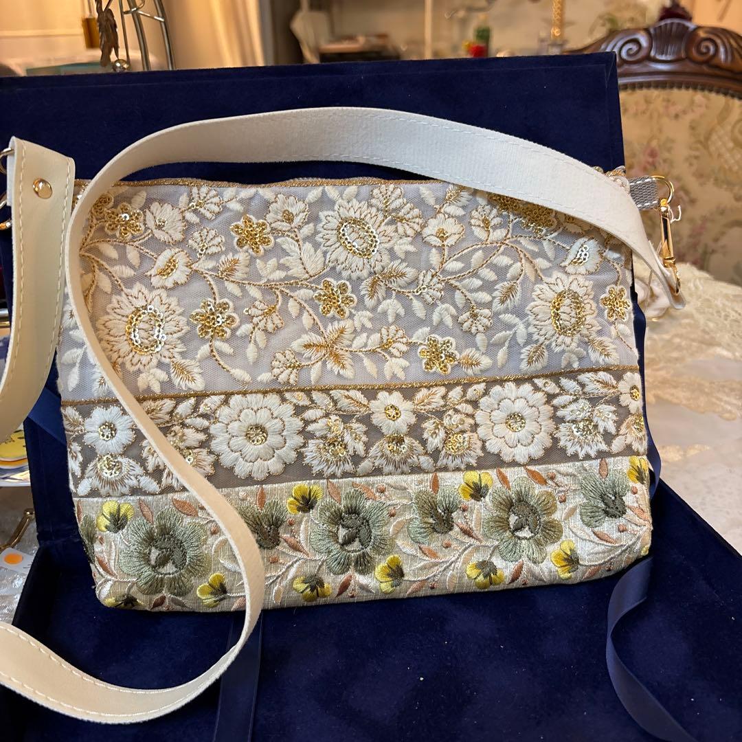 インド刺繍のショルダーバック、ミニ財布、ペンケース3点セット