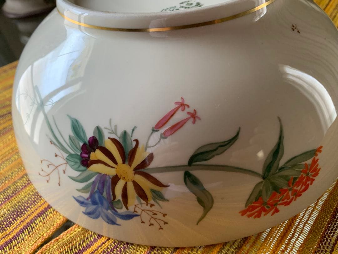 ロイヤルコペンハーゲン　レアなビンテージ大型26.5㎝の綺麗な手書きの花ボール！