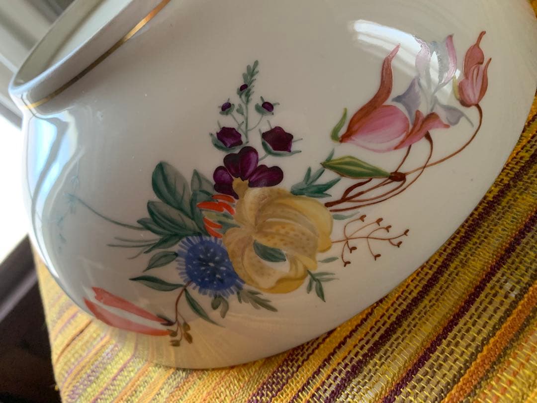 ロイヤルコペンハーゲン　レアなビンテージ大型26.5㎝の綺麗な手書きの花ボール！