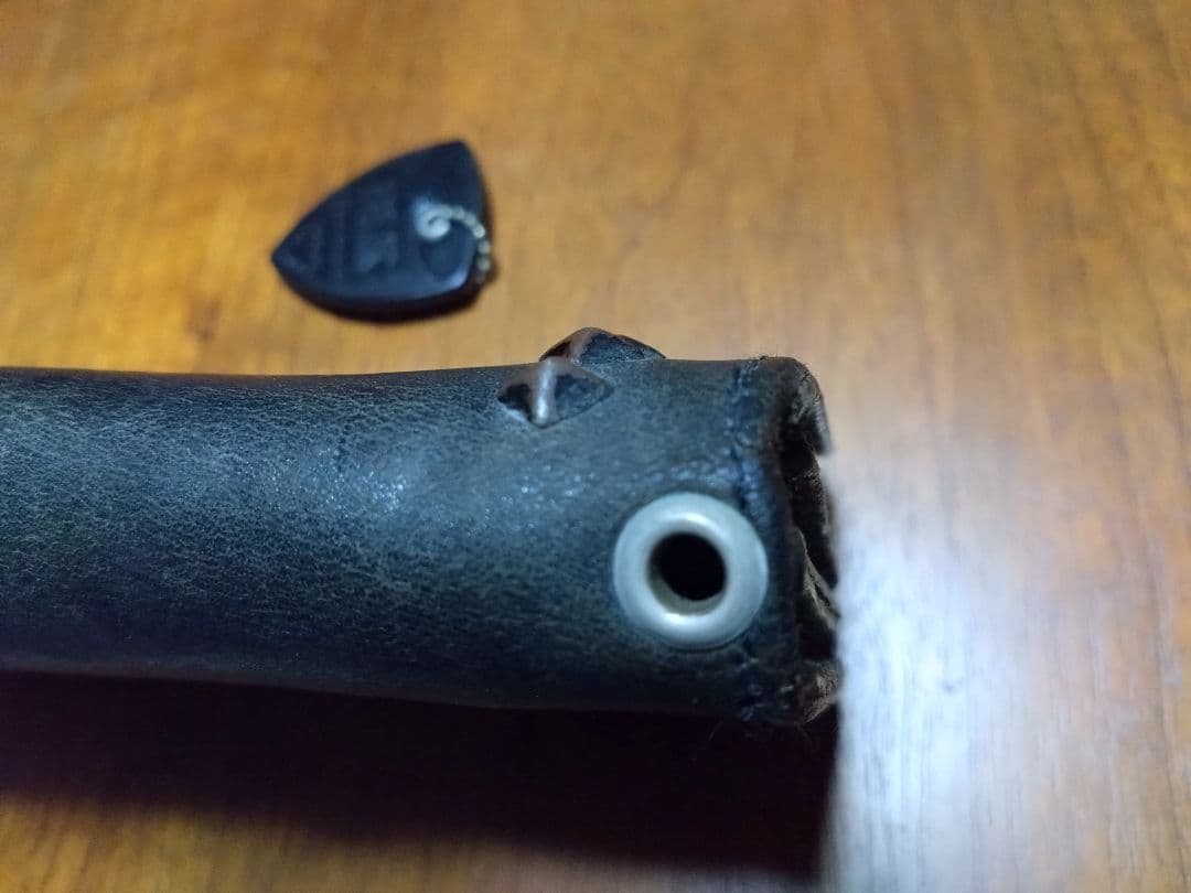 HTC 　長財布　ピラミッドスタッズ　本革　ブラック　黒