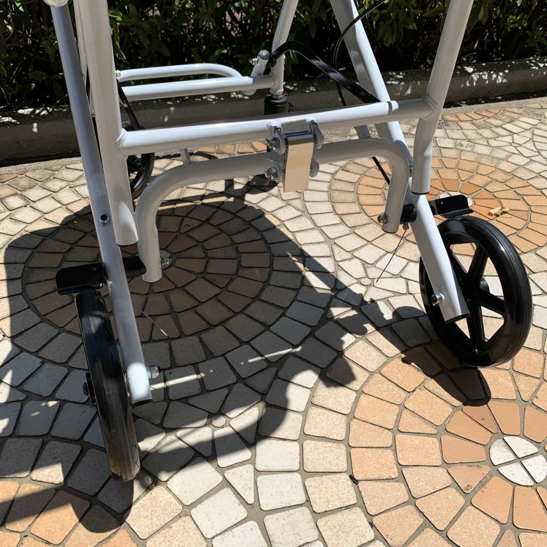 美品　RAKU　軽量　折りたたみ コンパクト 介助式車椅子　ノーパンクタイヤ