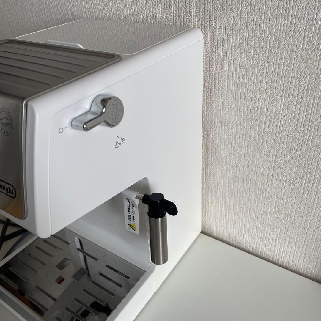 デロンギ　エスプレッソマシンECP3220J 白