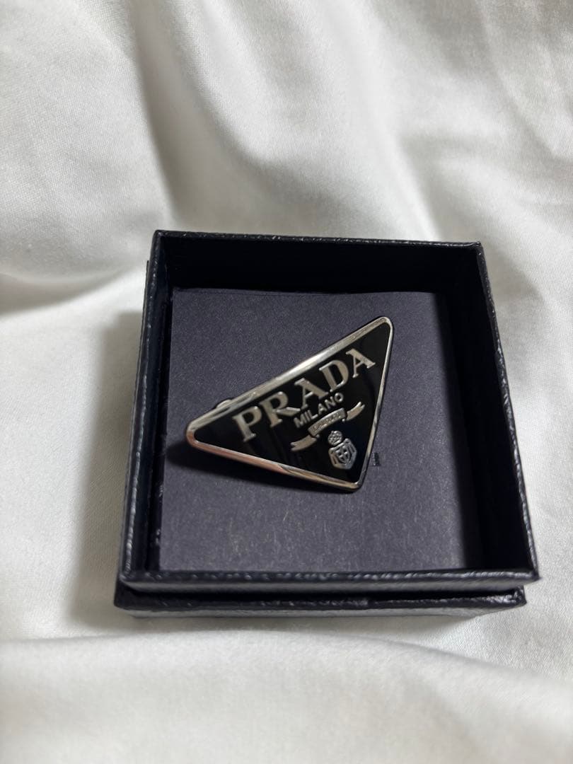 PRADA ヘアクリップ