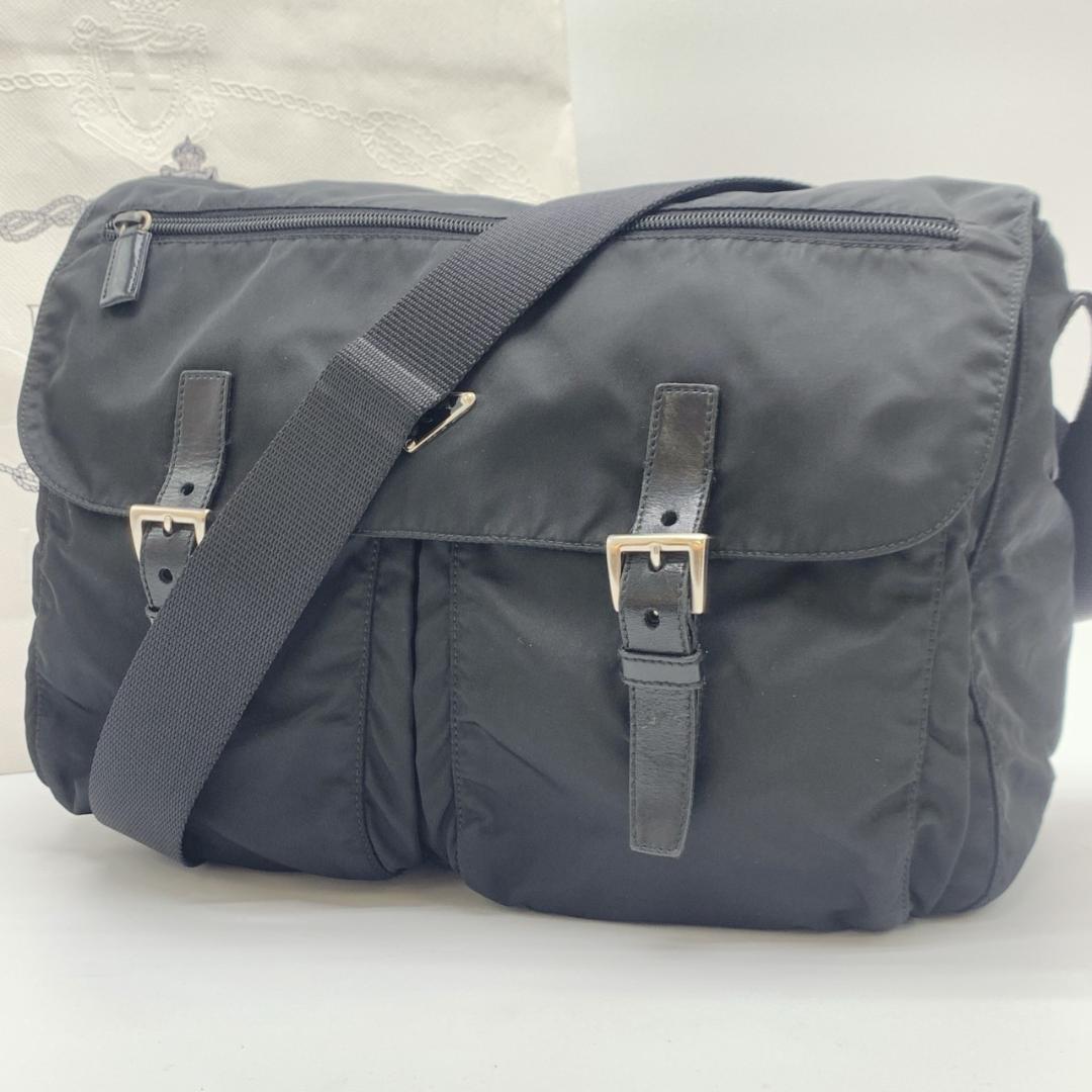 プラダ テスートナイロン レザー メッセンジャー ショルダーバッグ A4収納可能