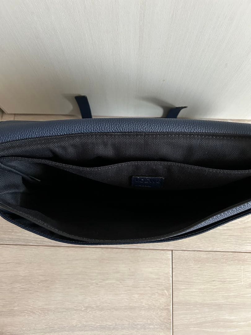 ♪ ロエベネイビー レザー メッセンジャーバッグ